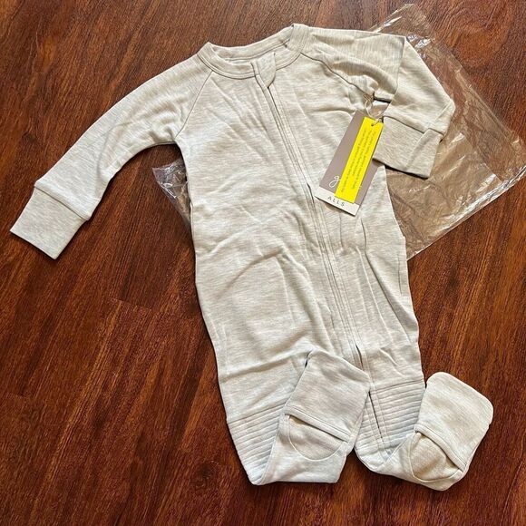 NEW Goumi Kids Storm Gray Footie SZ 18-24 mo Zipper Jumpsuit Bamboo - Picture 1 of 3
